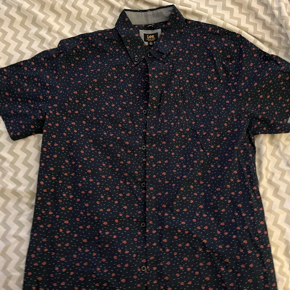 Mens button down t shirt XL blue with pink flowers